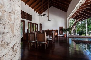 11 Dining room overlooks reflecting pools